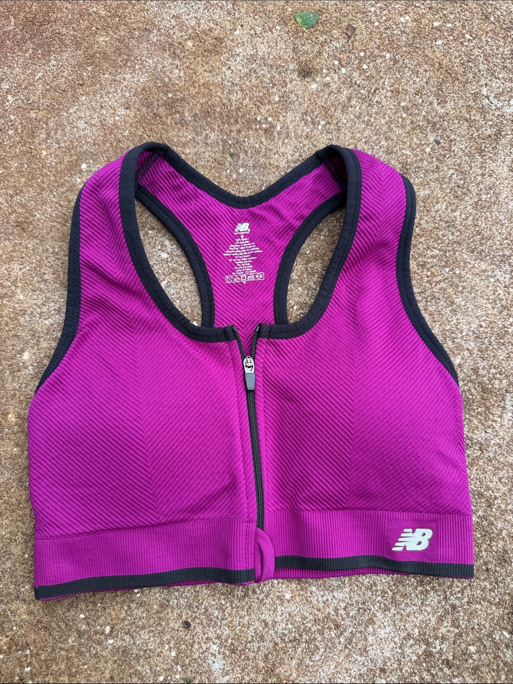 New Balance Fuchsia Front-Zip Racerback Sports Bra. Size SM-NWOT